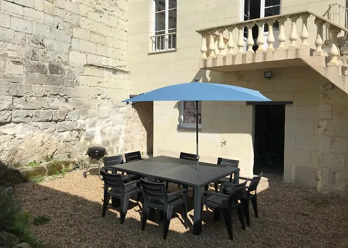 Jolie Maison Tuffeau Centre De Saumur Avec Local Velos