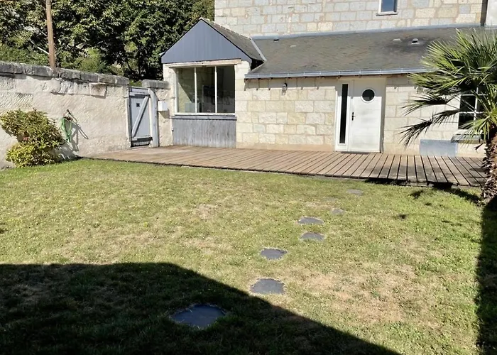 Charmante Maisonnette En Tuffeau A Deux Pas De La Loire, Saumur Centre Avec Parking Gratuit